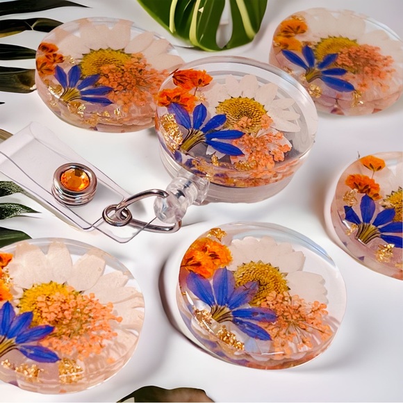 Badge reel, resin, daisy, Queen Anne's, baby's breath and shooting star. - Picture 6 of 8